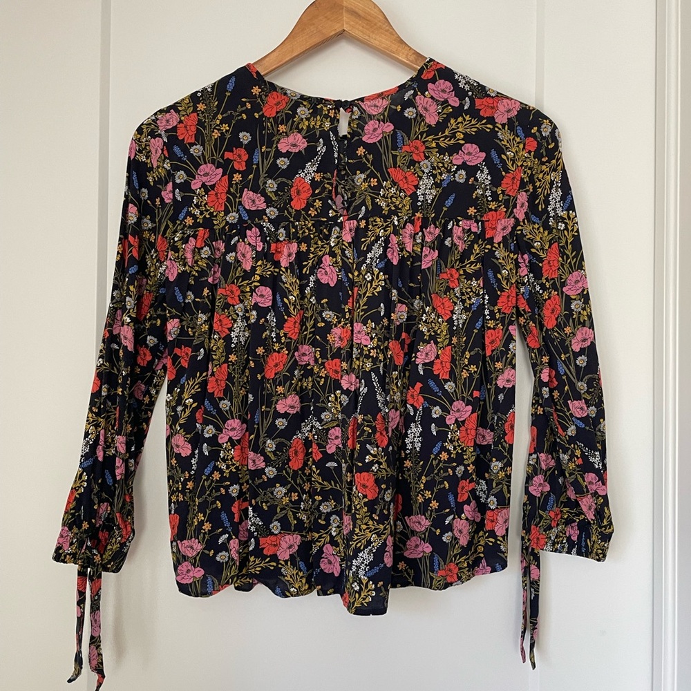 BANANA REPUBLIC Black Floral Blouse petite xs - Picture 2 of 9